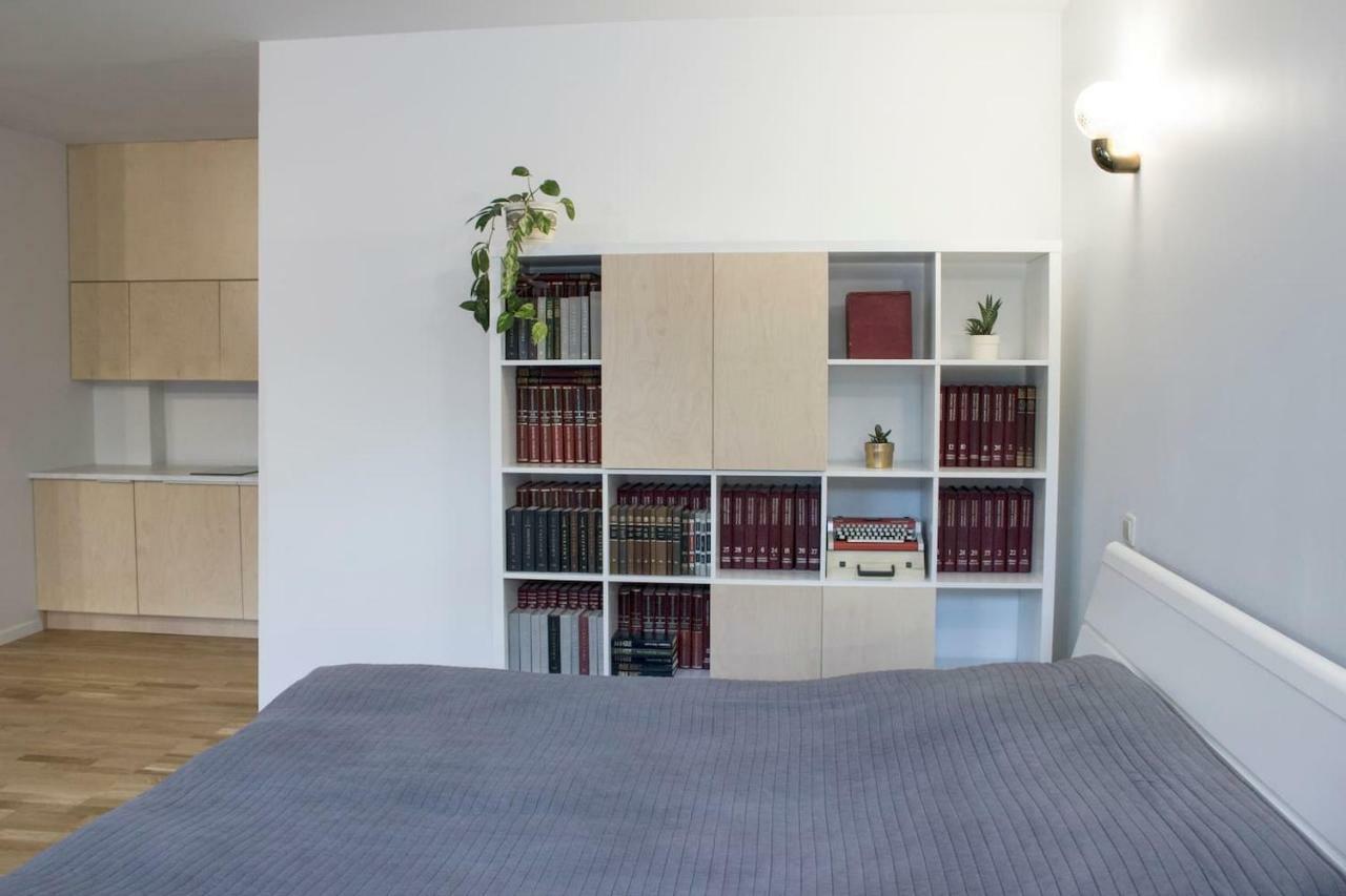 Mini Home Bookshop Studios فيلنيوس المظهر الخارجي الصورة